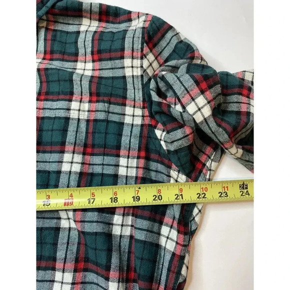 St Johns Bay Button Up Flannel Shirt Men’s Size Medium Plaid Green Red Christmas - Picture 5 of 6